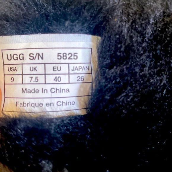 UGG- Brand New- Australia Classic Short. Color: Black 5825 BOOTS- Womens 9 - Picture 11 of 17